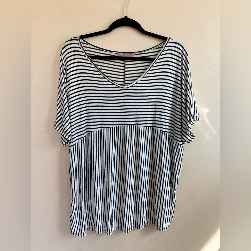 Amana flowey black and white stripe blouse